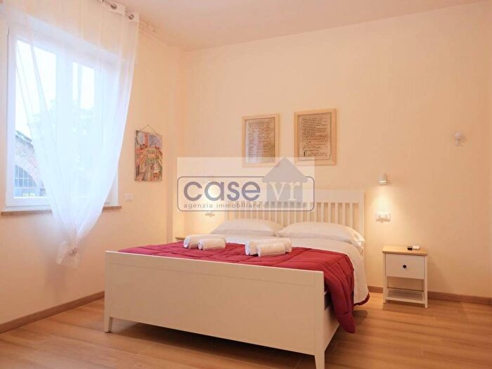Appartamento trilocale in affitto in Via Angelo Scarsellini, San Zeno, Verona