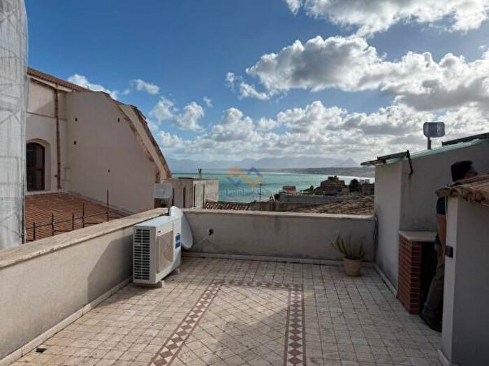 Casa con 6 locali in vendita in Via Madrice, Castellammare Del Golfo