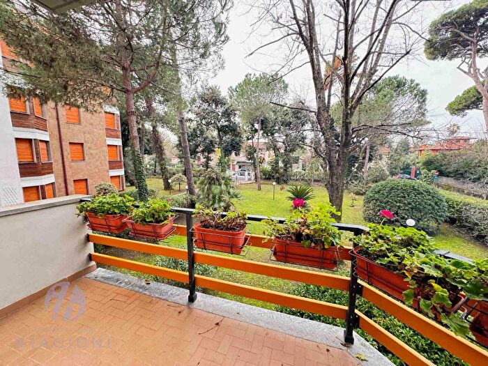 Appartamento con 6 locali in vendita in Forte Dei Marmi