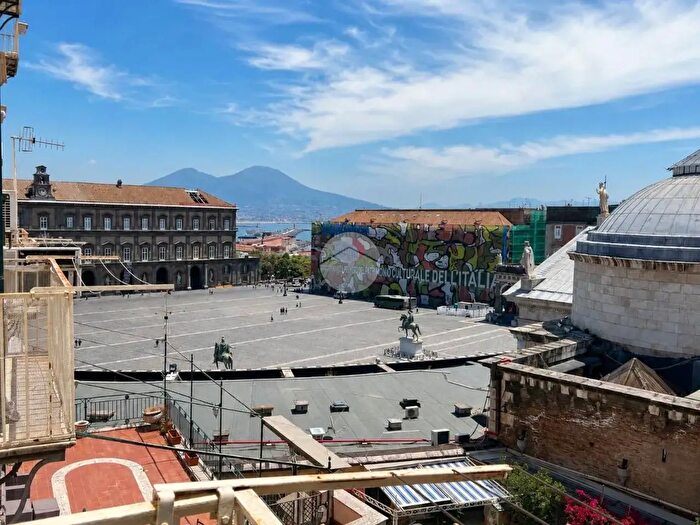 Appartamento trilocale in vendita in Via Gennaro Serra, Napoli