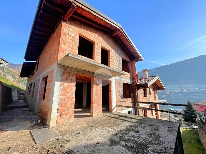 Casa quadrilocale in vendita in Via Zocca, Sellero