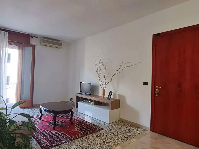 Appartamento quadrilocale in affitto in Via Servi di Maria, Venezia