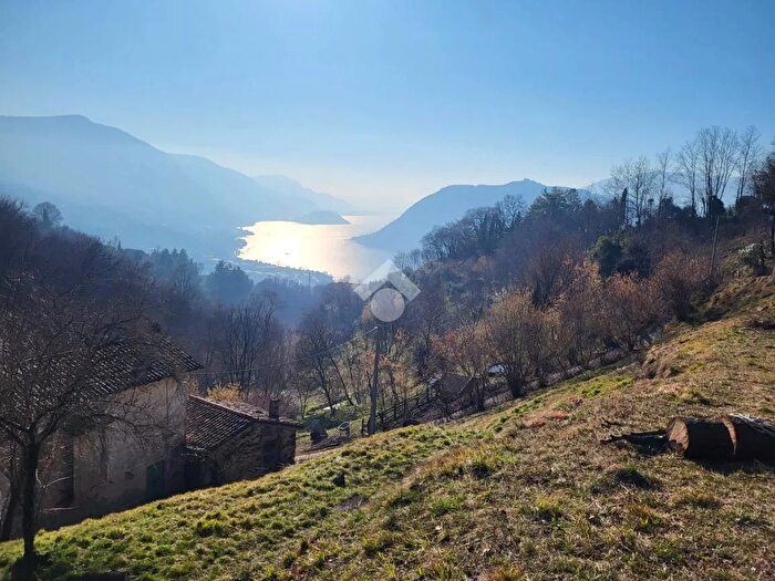 Casa monolocale in vendita in Via Matteotti, Sale Marasino