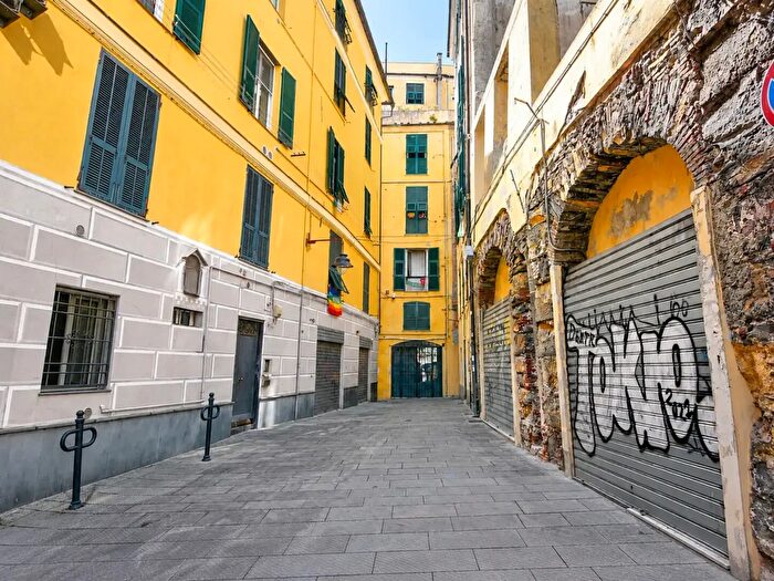 Casa con 9 locali in vendita in Vico di Sant' Antonio, Genova
