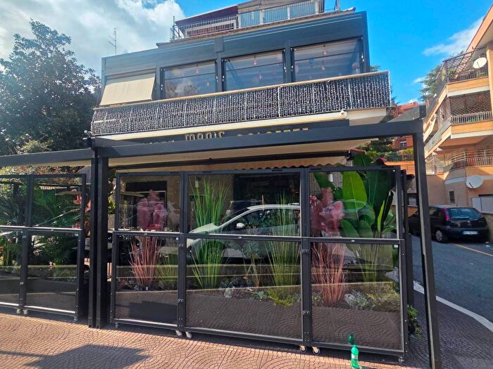 Appartamento trilocale in affitto in Via dei Due Ponti, Tomba di Nerone, Roma