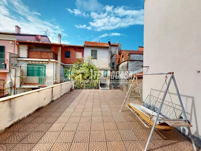 Casa con 9 locali in vendita in Via Paccini Bastia, Albenga