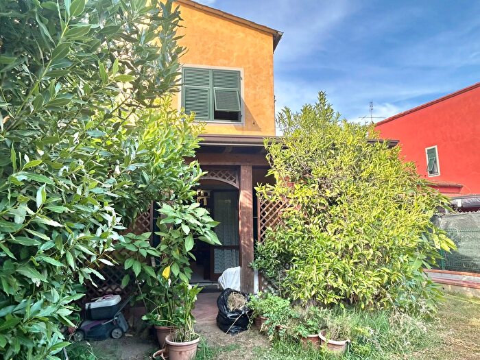 Casa con 5 locali in vendita in Sarzana