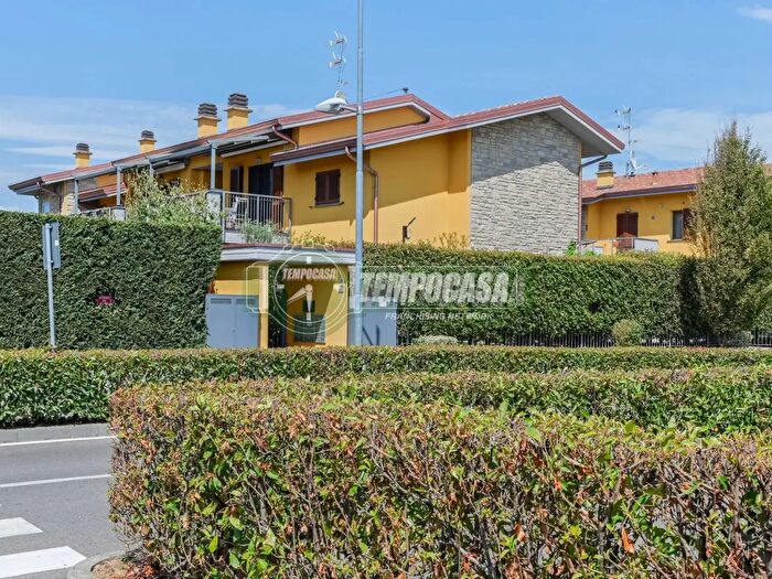 Appartamento trilocale in vendita in Roncello