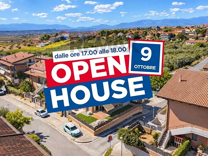Casa con 9 locali in vendita in Via Giuseppe di Vittorio, Citta' Sant'Angelo