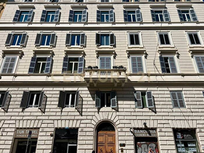 Appartamento trilocale in affitto in Via Cavour, Monti, Roma