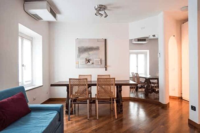 Appartamento trilocale in affitto in Via Laghetto, Borgogna Largo Augusto, Milano