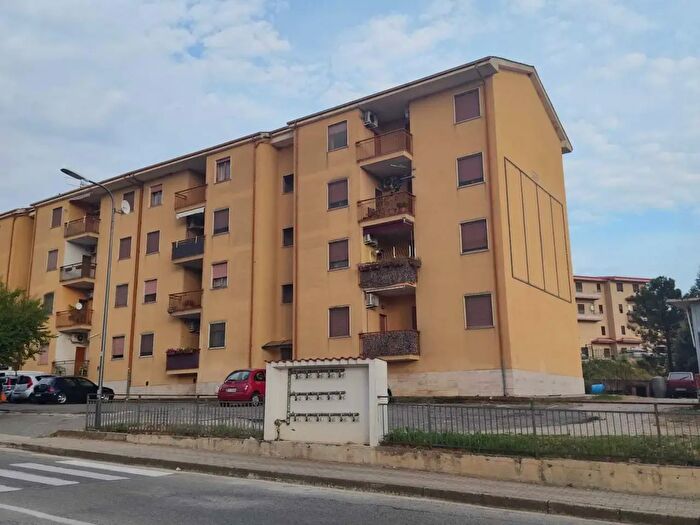 Appartamento quadrilocale in vendita in Contrada Petraro Snc, Rose