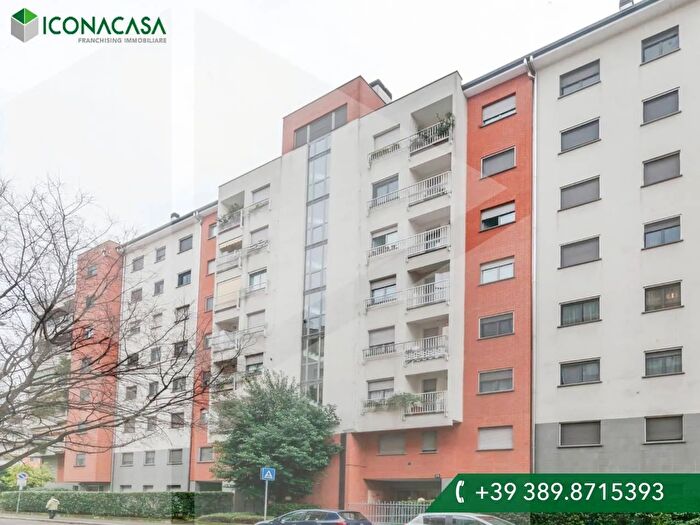 Appartamento trilocale in vendita in Via Carlo Perini, Milano