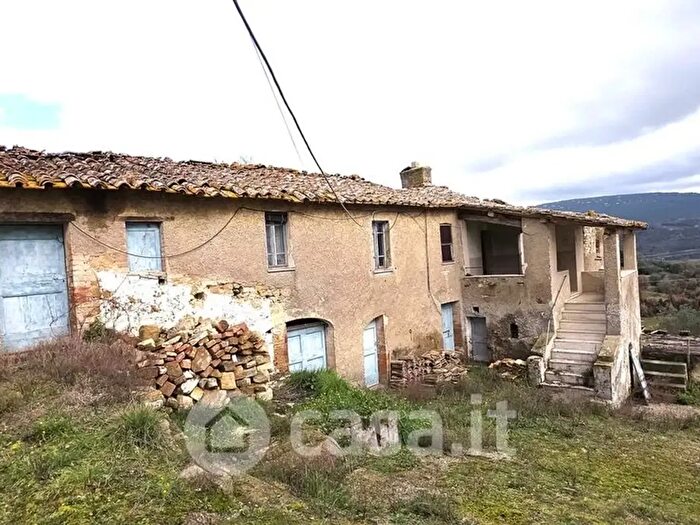 Casa con 16 locali in vendita in Corciano