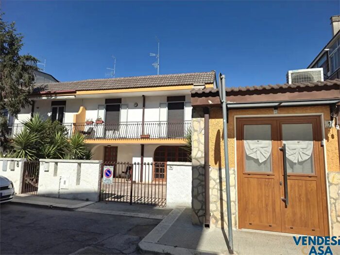 Casa con 5 locali in vendita in Via Amendola, Adelfia