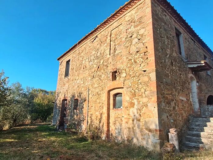 Casa con 10 locali in vendita in Trequanda