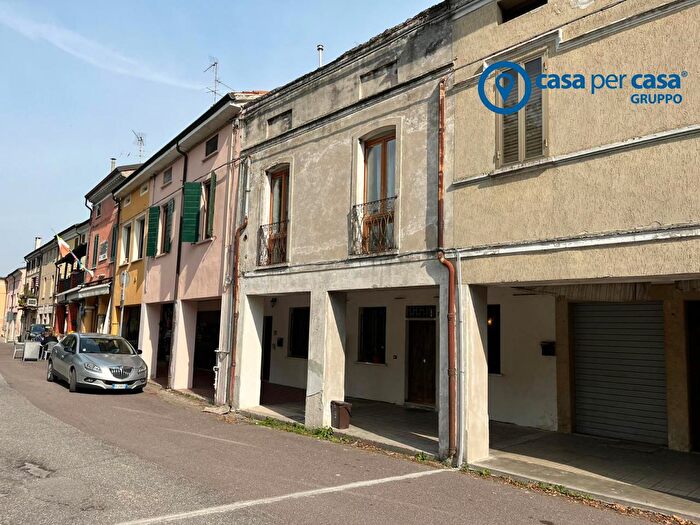 Casa con 5 locali in vendita in Via Vittorio Veneto, Roncoferraro
