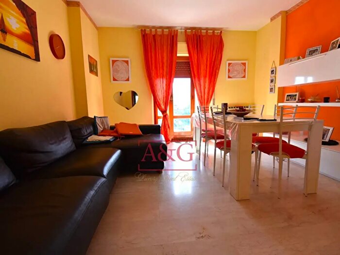 Appartamento con 6 locali in vendita in Via Aldo Moro, Amandola