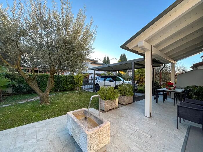 Casa con 5 locali in vendita in Via Roma, Casier