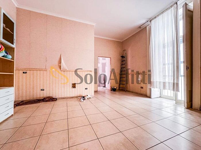 Appartamento trilocale in affitto in Piazza Dante, Centro Storico, Napoli