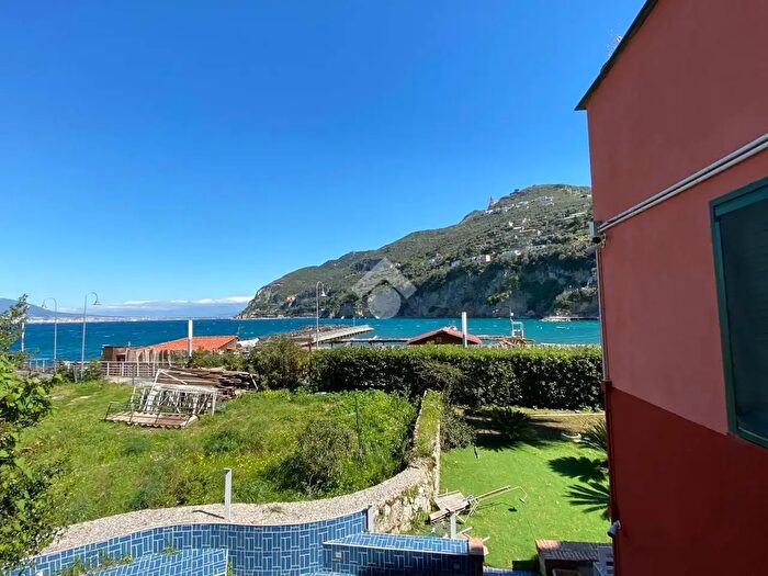 Appartamento trilocale in vendita in Via Castello Marina, Vico Equense