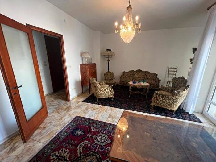 Appartamento con 5 locali in vendita in Via Helsinore, Sanremo