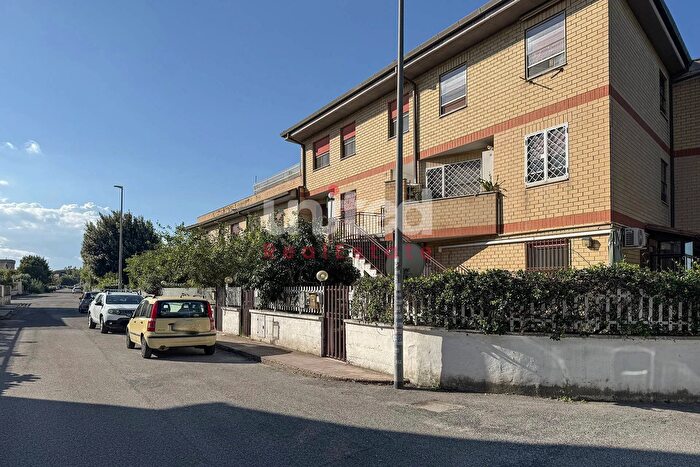 Appartamento trilocale in vendita in Via Giuseppe Allegranza, Roma