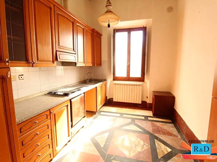 Appartamento con 8 locali in vendita in Colle Di Val D'Elsa
