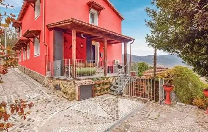 Casa monolocale in vendita in Via Santa Martina, Beverino