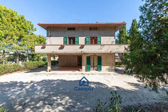 Casa con 5 locali in vendita in Montelupone