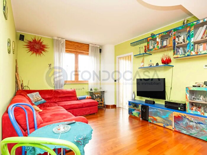 Appartamento trilocale in vendita in Via San Mamete, Milano