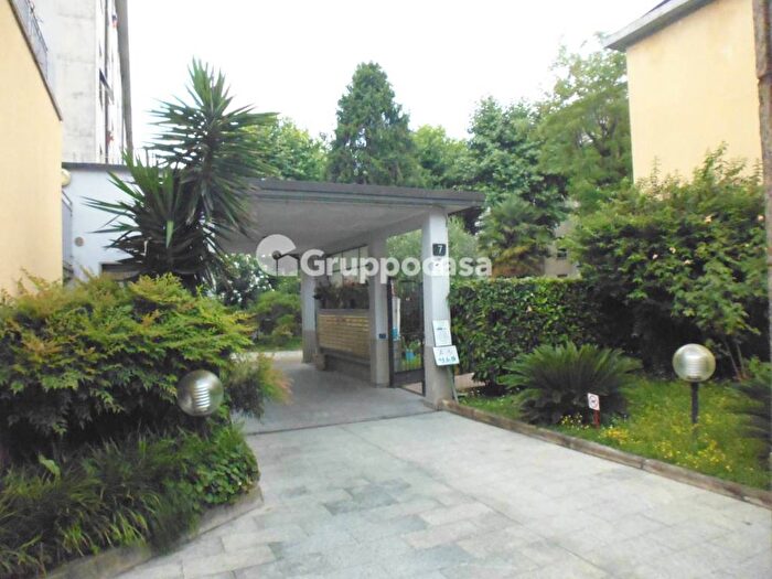 Appartamento quadrilocale in affitto in Via Jacopino da Tradate, Certosa, Milano
