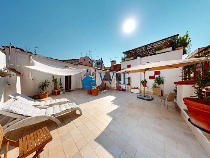 Casa trilocale in affitto in Via della Cisterna, Trastevere, Roma