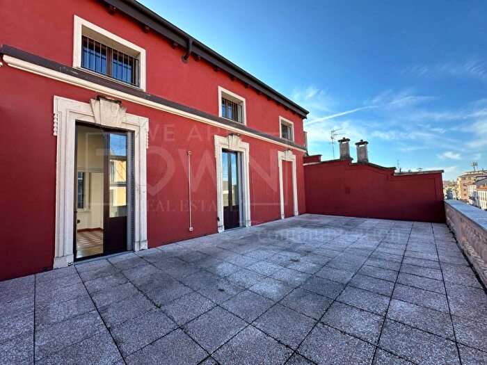 Appartamento trilocale in affitto in Via Spartaco, Cadore, Milano