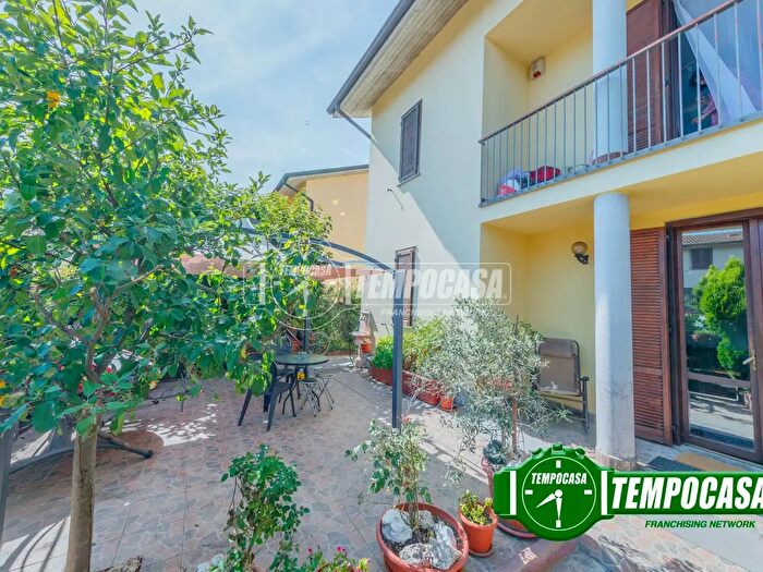 Casa quadrilocale in vendita in Via Pietro Nenni, Besate