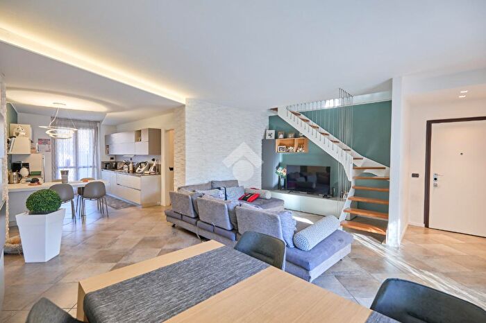 Casa con 5 locali in vendita in Via T Tasso, Torre Boldone