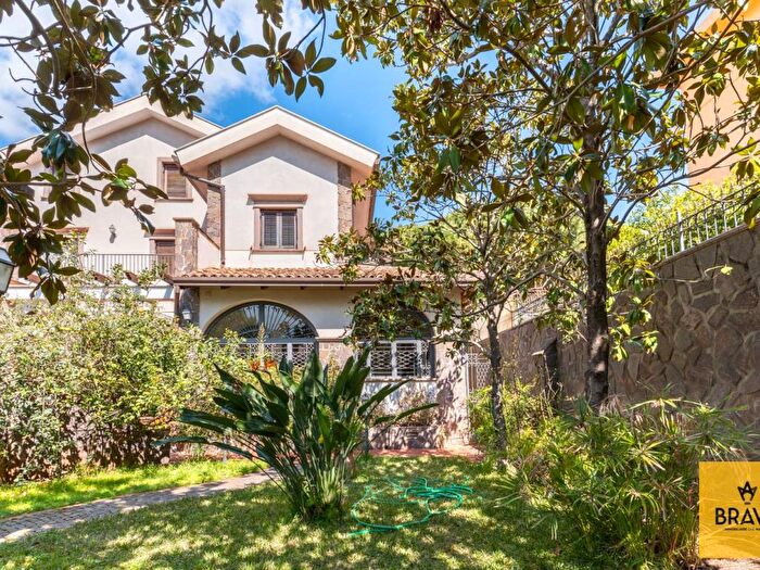 Casa con 6 locali in affitto in Viale Orfeo, Mondello Valdesi, Palermo