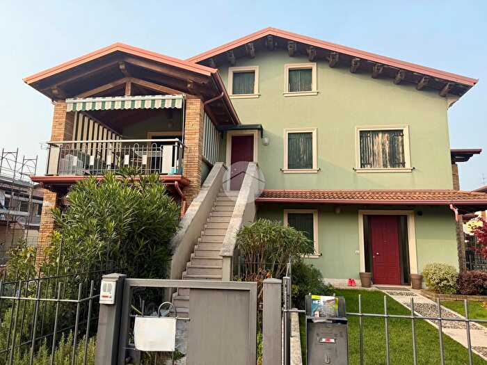 Case in Vendita e in Affitto - 2