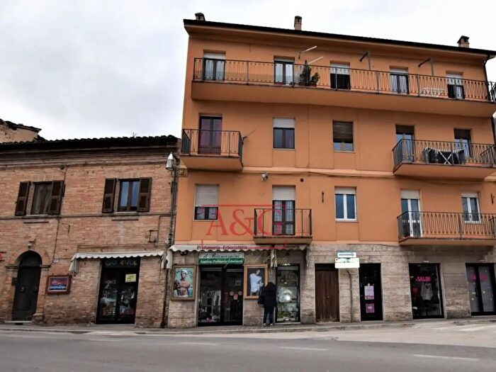 Appartamento con 5 locali in vendita in Borgo Garibaldi, Sarnano