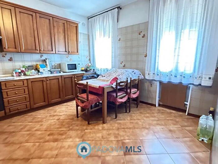 Casa con 7 locali in vendita in Via Montà, Padova
