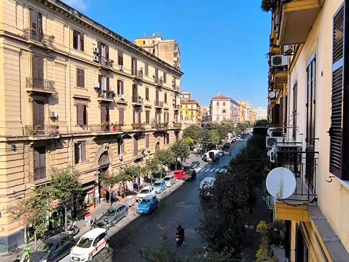 Appartamento con 5 locali in vendita in Corso Garibaldi, Napoli