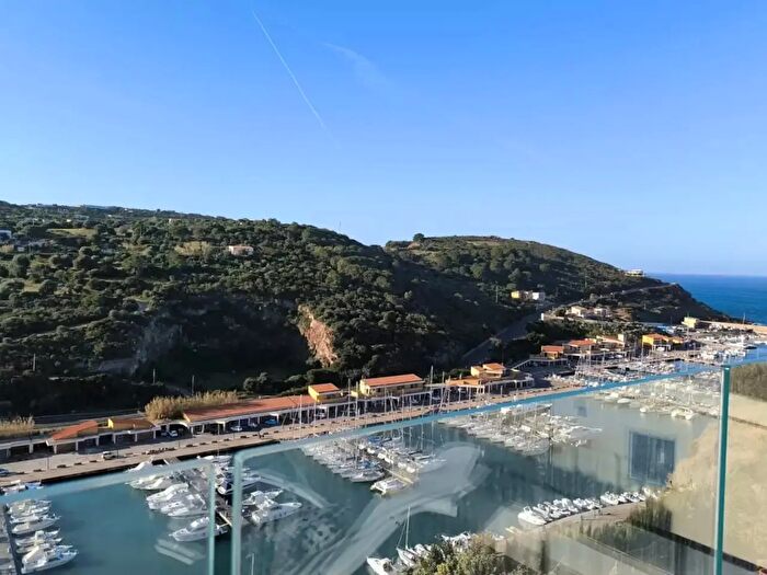 Appartamento trilocale in vendita in Via Colle di Frigiano, Castelsardo