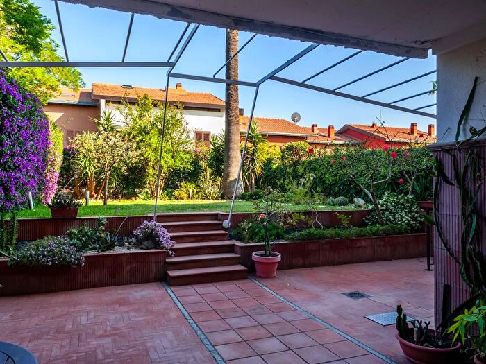 Casa con 10 locali in vendita in Viale Motta Tornabene Orazio, Catania