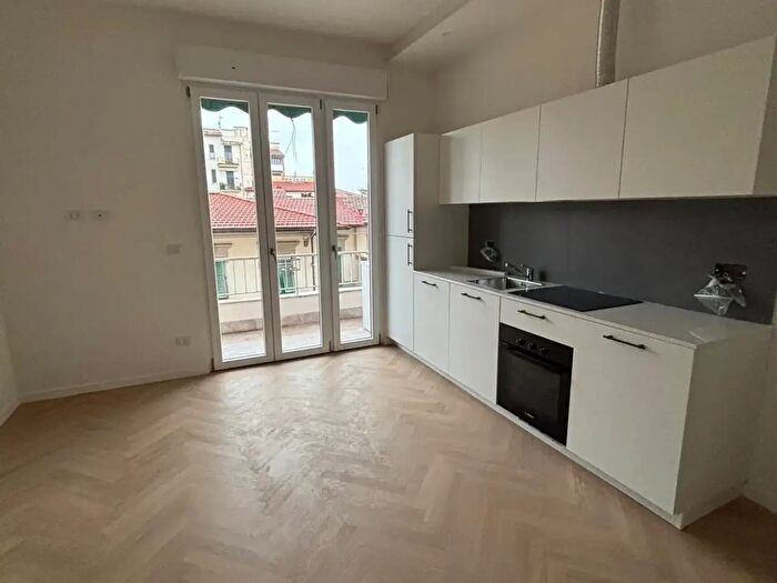 Appartamento bilocale in affitto in Via Giambologna, Firenze