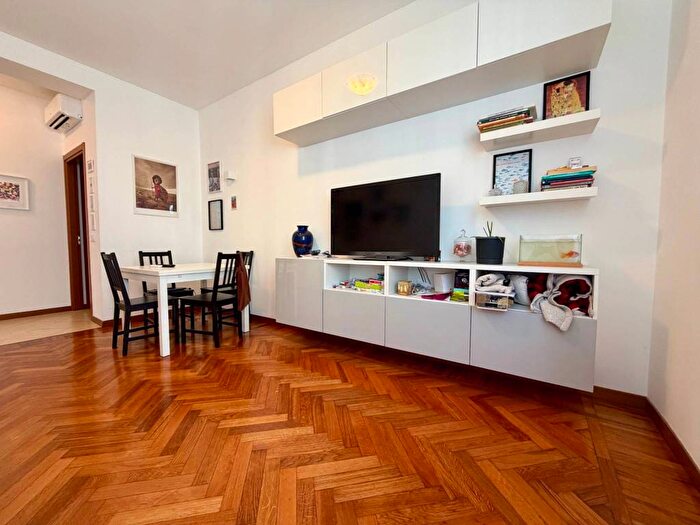 Appartamento trilocale in affitto in Via Gioacchino Murat, Dergano, Milano