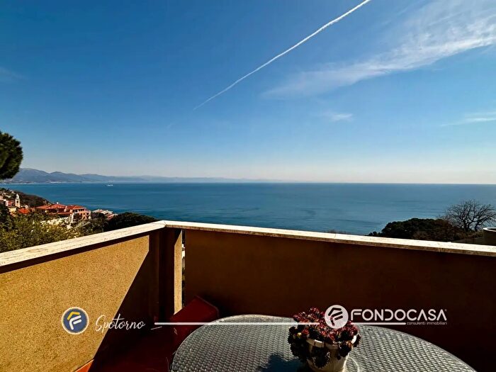 Appartamento quadrilocale in vendita in Via Pian dei Rossi, Bergeggi