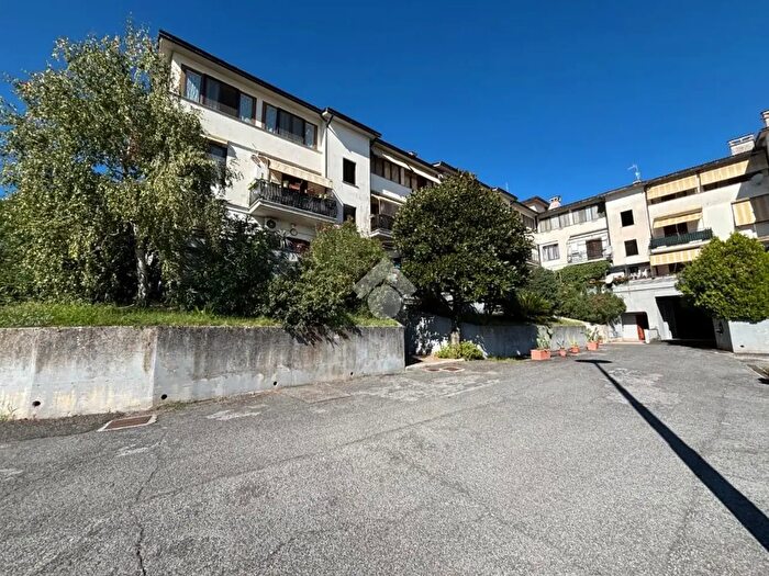 Appartamento trilocale in vendita in Via dei Castagni, Cave