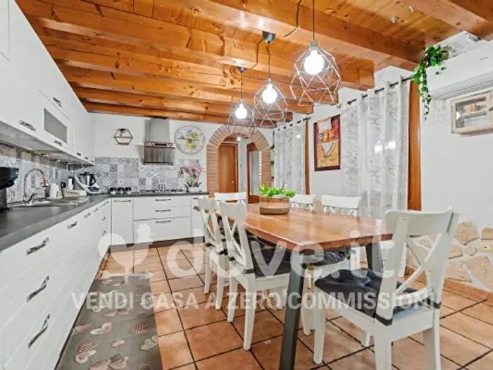 Casa con 6 locali in vendita in Via Lanzarini, Romano DEzzelino