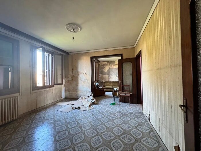 Casa con 8 locali in vendita in Villadose