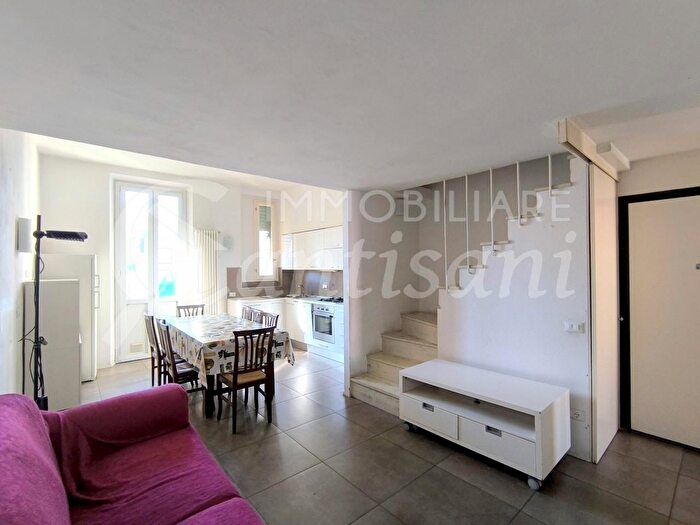 Appartamento quadrilocale in affitto in Via Giandomenico Romagnosi, Firenze